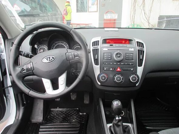 Kia Ceed 2011 комплектации. Киа СИД 2011 1.6. Kia Ceed 2010 механика. Ceed 2011 салон. Киа сид 11 год