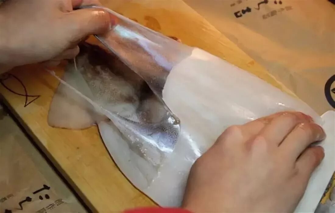 Как чистить кальмары замороженные