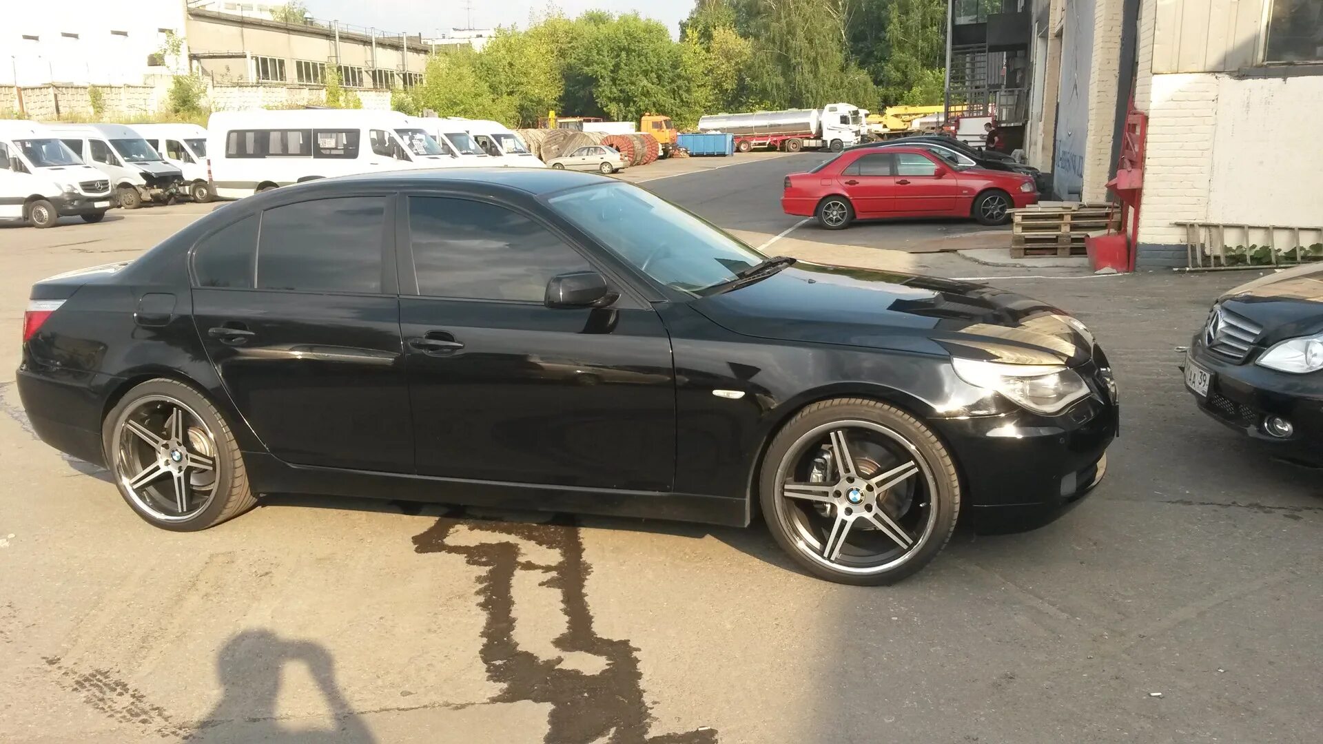 Е60 бу. BMW e60 167 стиль. BMW e60 125 стиль. БМВ е60 525i черная в тонировке. БМВ е60 чёрная тонированная.