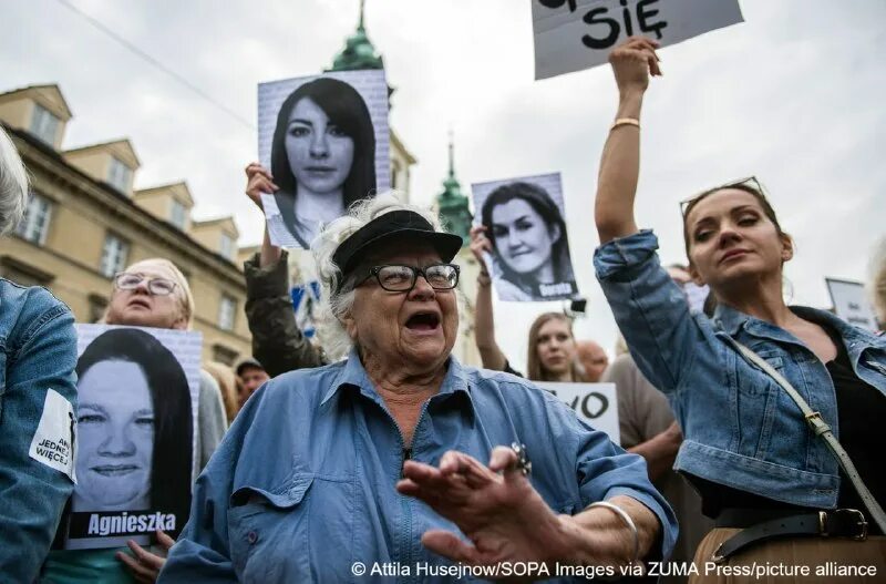 Украинцы 2010. Жизнь в польше отзывы. Жизнь в польше 2023. Варшава туристы. Bruno barbey польша.