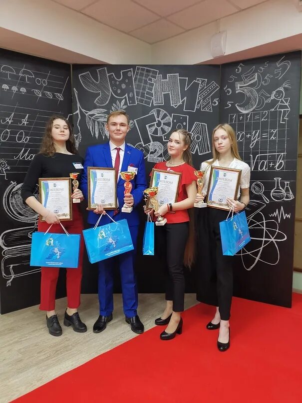 Ддт мастер краснообск итоги конкурса. Ддт мастер. Конкурсы дети грамот апрель. Краснообск на новый год. 50 лет дому детского творчества фото.
