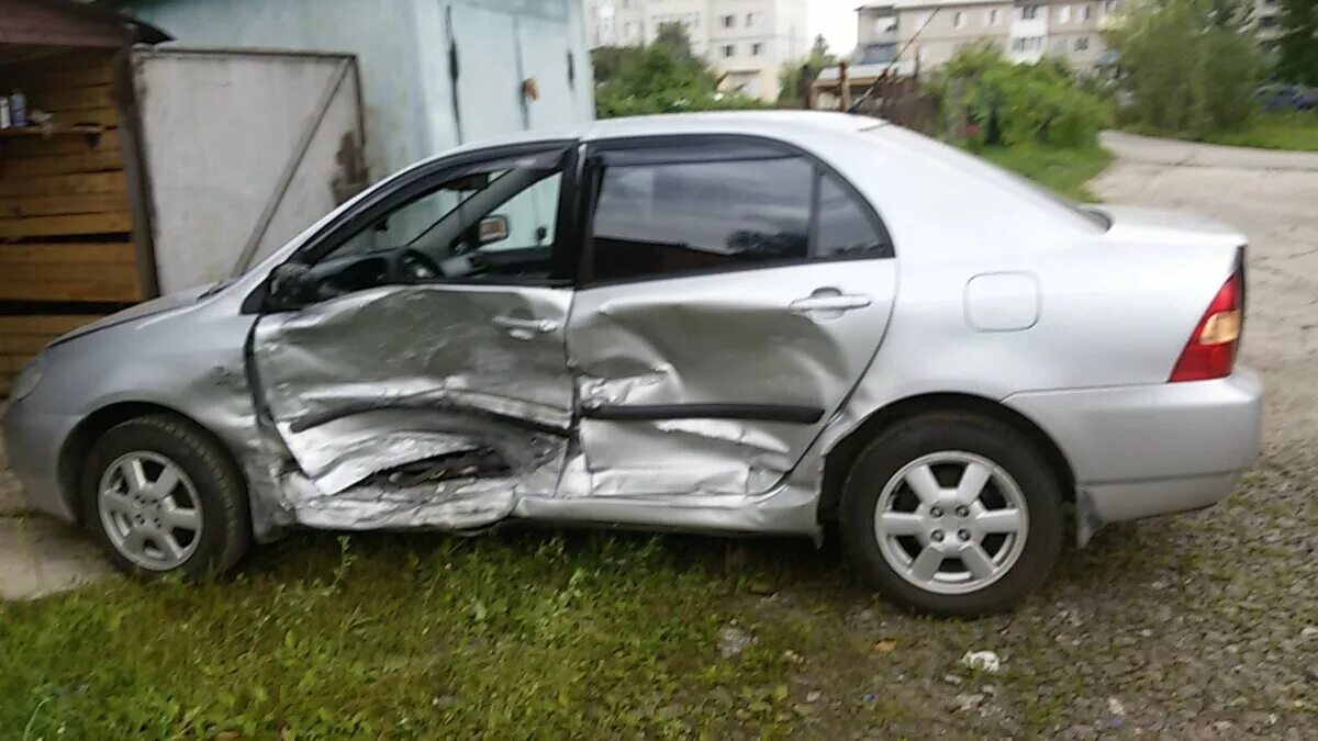 Audi q7 битая. Honda accord 7 битая. тойота королла е150 битая. битая машина. битые иномарки в авито.