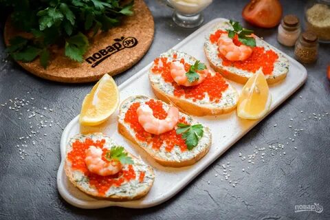 Багет с красной икрой и творожным сыром