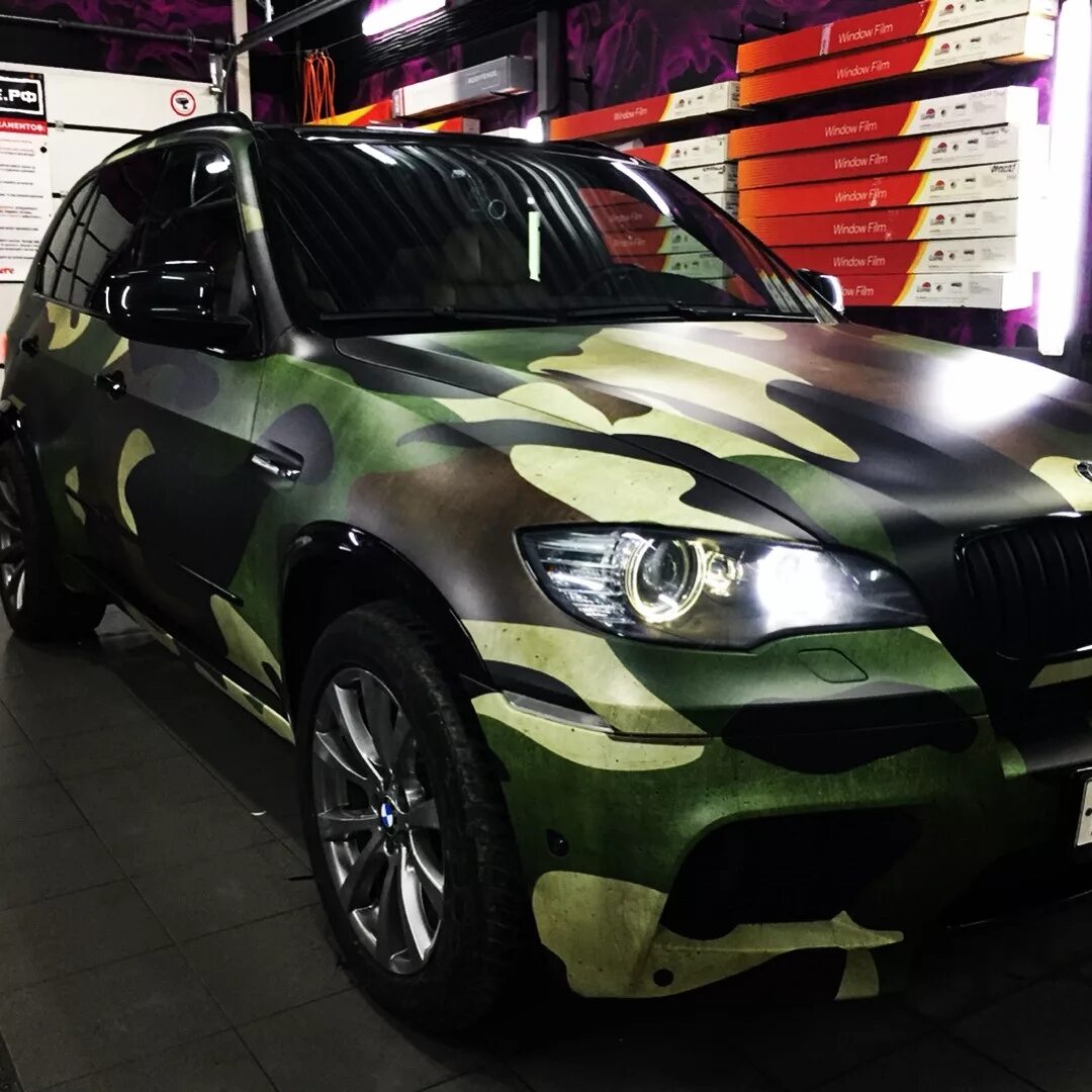 Хаки aut. Bmw x5 e53 камуфляж. бмв e53 камуфляж. бмв x6 хаки. бмв х5 камуфляж.