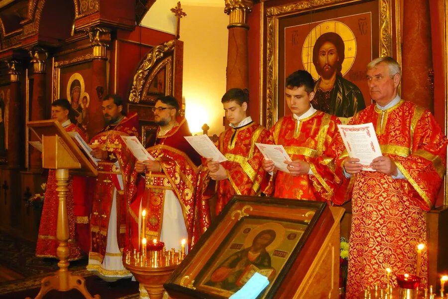 Ночная пасхальная служба текст богослужения. Ночная служба на пасху текст. Ночная пасхальная служба текст богослужения. Крестный ход красногорск пасха. Праздничное богослужение.