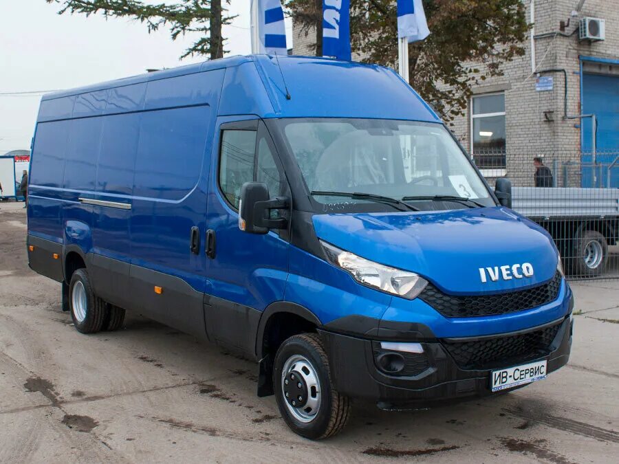 Ивеко дейли цельнометаллический. Iveco Daily фургон 2015. Ивеко Дейли цельнометаллический фургон. Ивеко Дэйли Цельнометаллическиц. Новый Ивеко Дейли цельнометаллик.