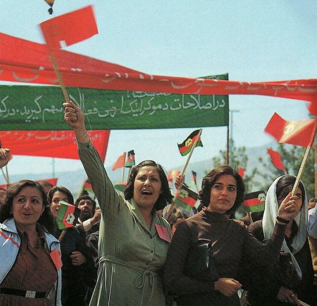 Саурская революция в афганистане. В 1978 году в афганистане победила апрельская революция,. Революция в афганистане. Революция в афганистане 1978. Революция в афганистане 1978.