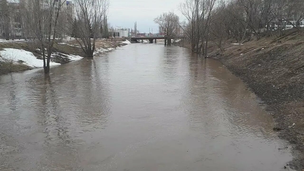 Уровень воды в стерлитамаке сегодня. Река Ашкадар в Стерлитамаке. Стерля Стерлитамак. Река Стерля. Стерлитамак набережная реки Стерля.