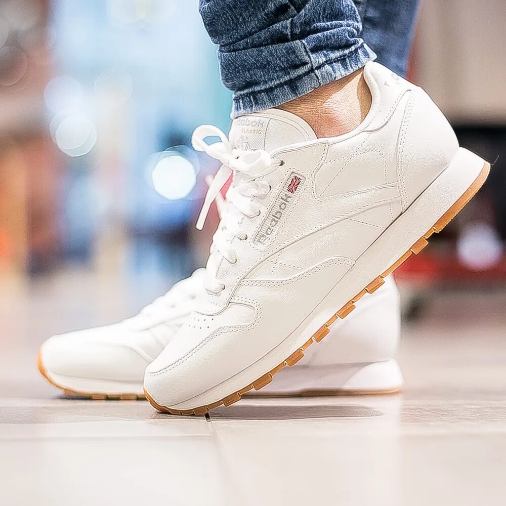 Кроссовки мужские светлые. Reebok CL Lthr. Reebok Classic Leather White. Reebok Classic Leather White женские. 49799 Reebok.