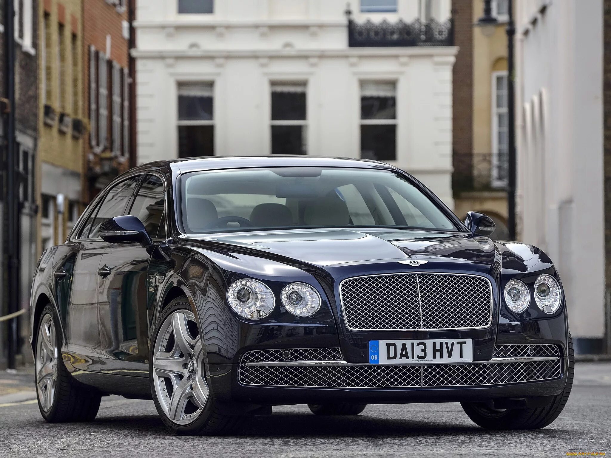 Бентли flying spur. Bentley Flying Spur 2015. Bentley Flying Spur w12 2013. Бентли Континенталь Флаинг Спур 2013.