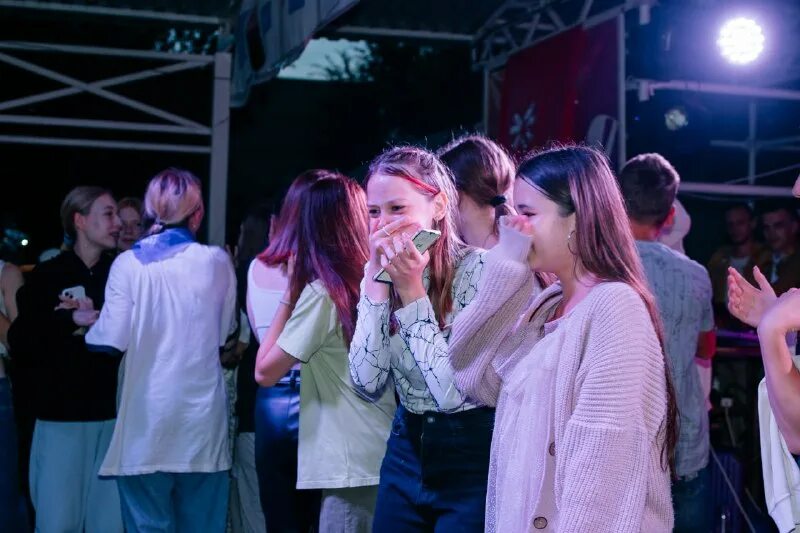 Вечер вожатых. Вожатые в лагере. Концерт в лагере. Концерт в детском лагере. Педагогический отряд в лагере.