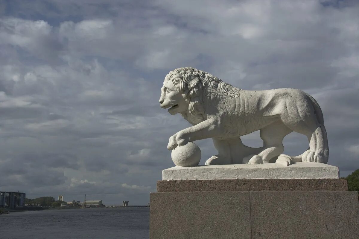 памятник львы петербурга. памятники львам в санкт-петербурге. памятник львы петербурга. львы дворцовой пристани спб. памятник львы петербурга.