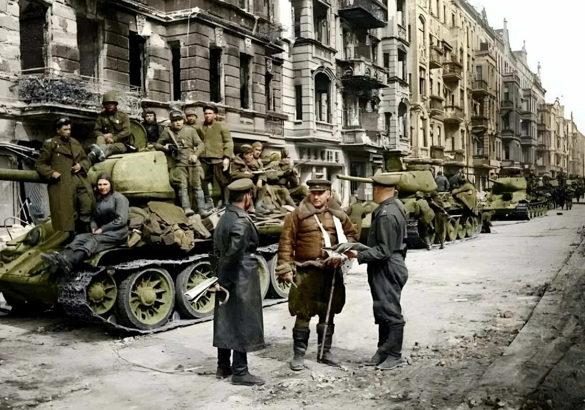 Немецкие города времен великой отечественной. РККА В Берлине 1945. Танки в Берлине 1945.