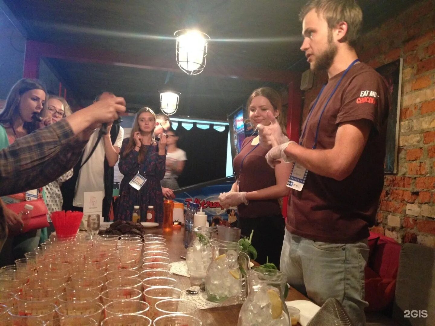 Картина макс бреннер. Бар макс. Кафе на цветном макс бреннер. Бар макс. Шоколадка максбар.