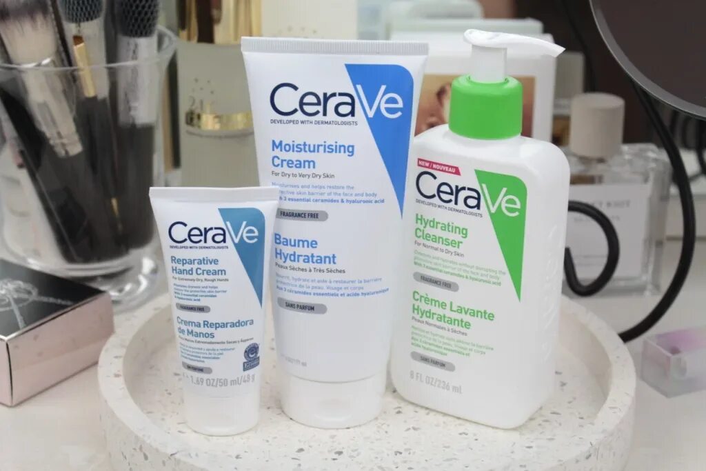 Крем фирма cerave. Careve средство для умывания. Cerave увлажняющий очищающий крем-гель. Cerave гель для умывания. Средства cerave.