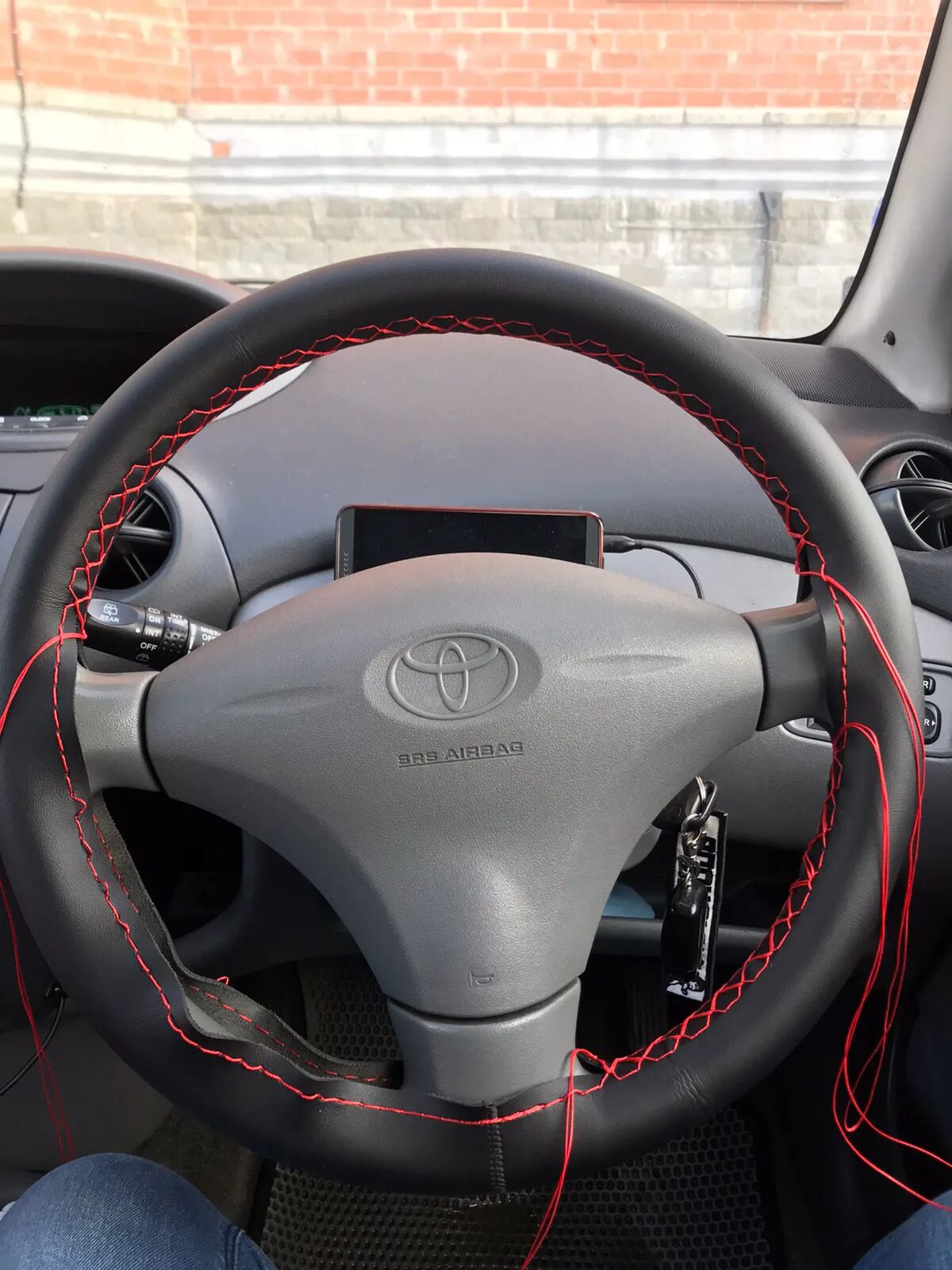 Оплётка на руль кожа тойота королла 2016 года размер диаметр. Диаметр руля toyota funcargo. Оплётка на руль кожа тойота авенсис 2003-2008. Диаметр руля тойота раум. Размер оплетки на руль тойота.