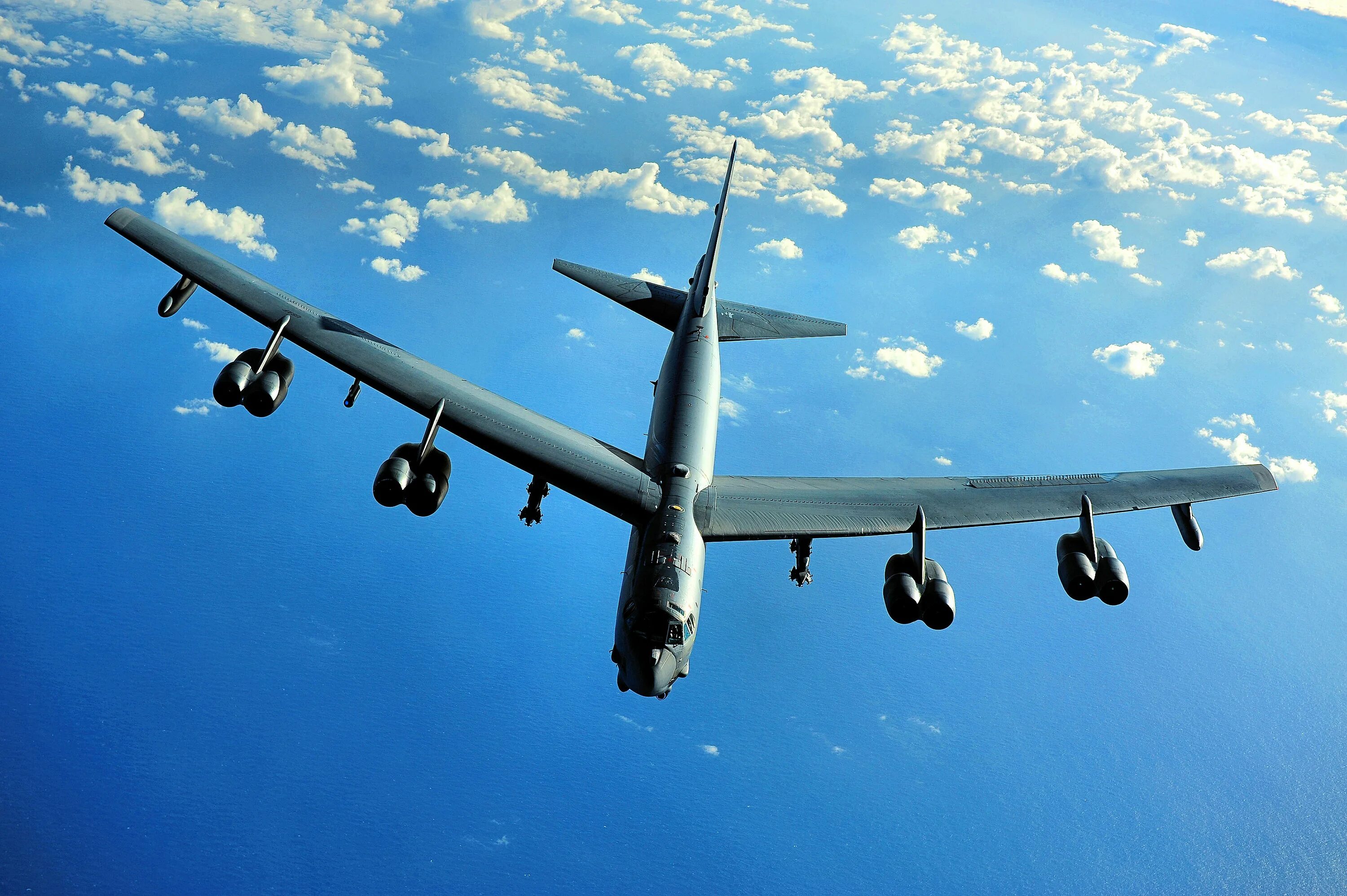 B 52h. Стратегических бомбардировщика в-52н. Boeing b-52h Stratofortress ВВС США. B52h бомбардировщик. Боинг b-52 Стратофортресс.