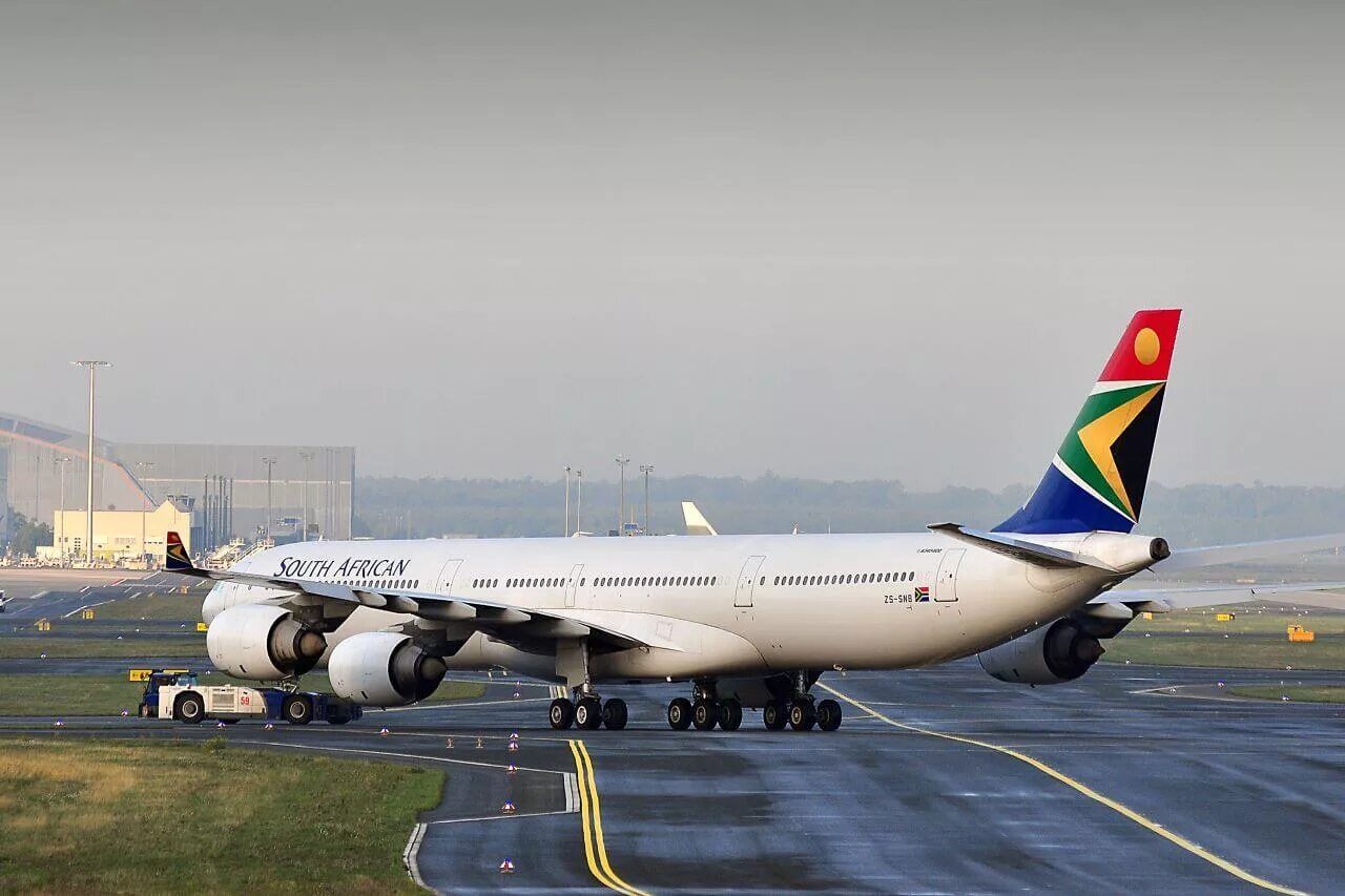 Авиалинии юар юар. Саус африкан эйрвейз. Самолеты юар. Самолет в африке. Африканские авиалинии.