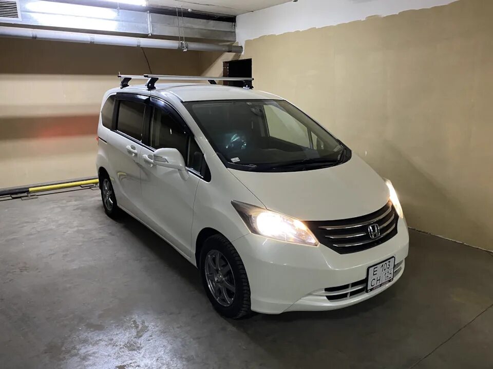 Дверь хонда фрид купить. Honda freed Spike рейлинги. Honda freed багажник. Honda freed g Aero nh788p. Honda freed багажник на крышу.