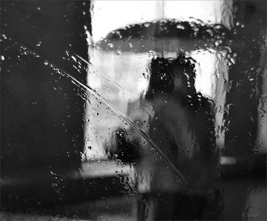 Дождь сквозь меня но боли больше. Дождь за окном. Мужчина у дождливого окна. Дождь в окне. Расставание под дождем.