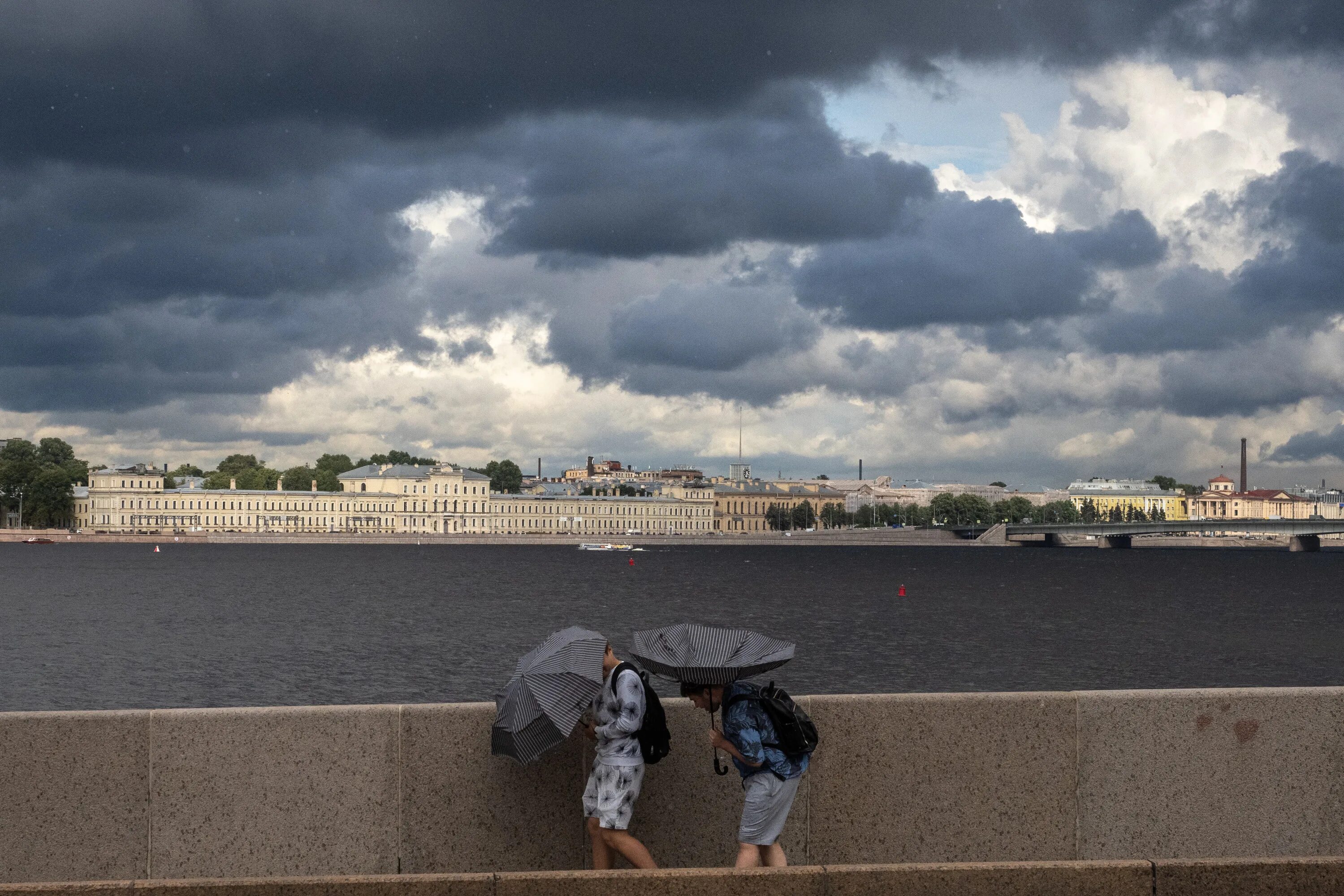 Погодная спб. Питер в августе. Ветер в Петербурге. Санкт-Петербург с высоты птичьего полета. Места в Питере.