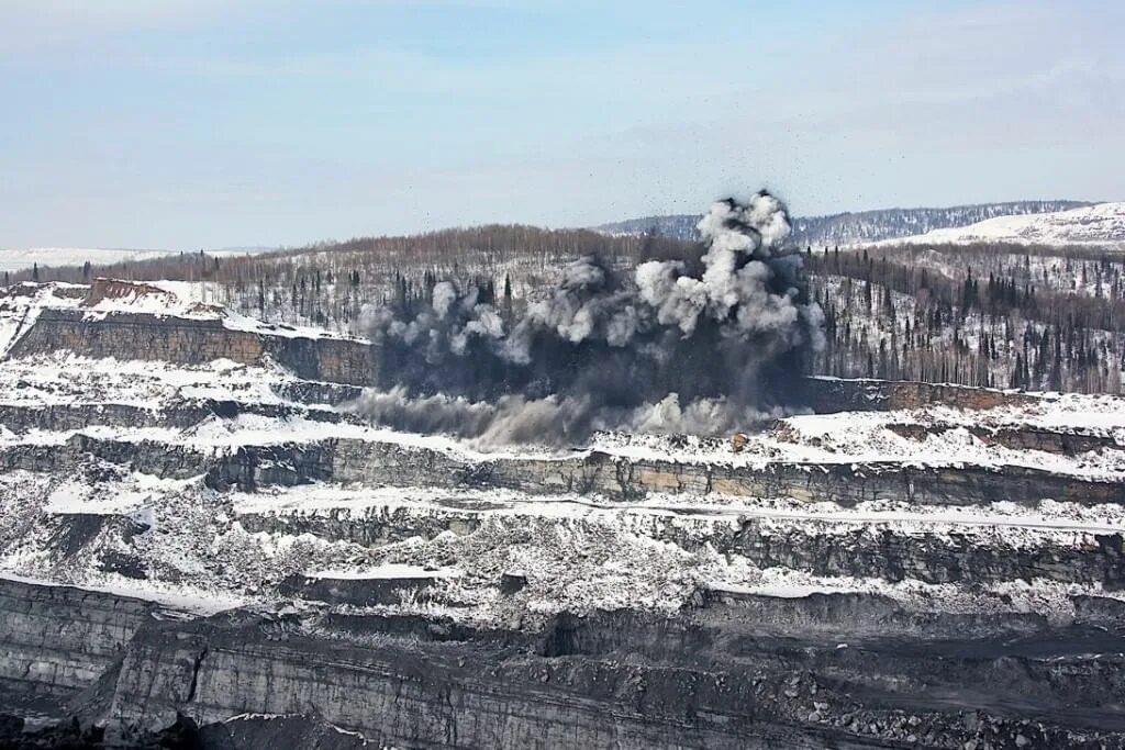 Новокузнецк угольные разрезы. Талдинский угольный разрез новокузнецк. Разрез кузнецкий южный. Разрез кузнецкий южный мыски. Угольный разрез кемерово.
