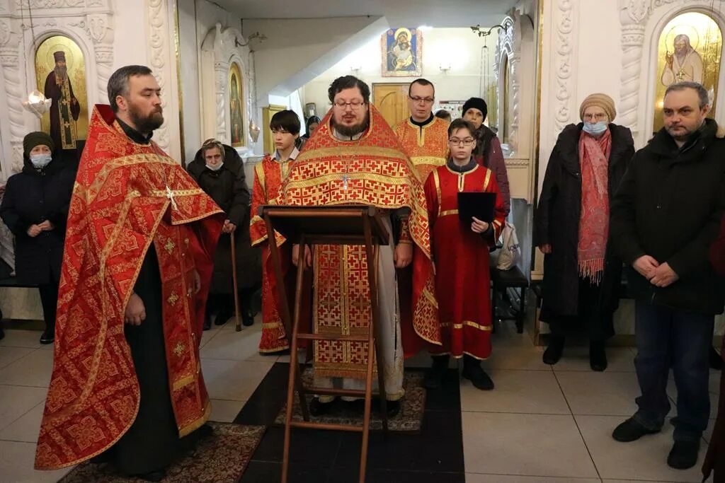 Как прославляют святых