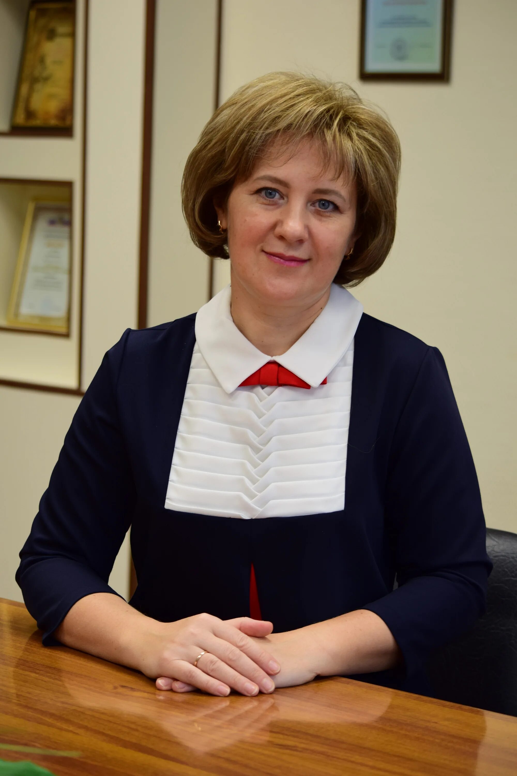 8 школа нижневартовск учителя. Учителя школа 19 нижневартовск. Вакансии учителя нижневартовск. Педагогический дебют 2022 саратов. Учитель года 2023.