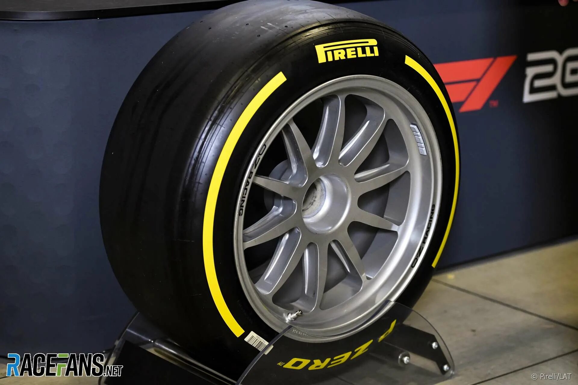 Pirelli f1 wet. Pirelli formula 1. Pirelli f1 2022 tyres. Pirelli tyres f1. Шины пирелли формула 1.