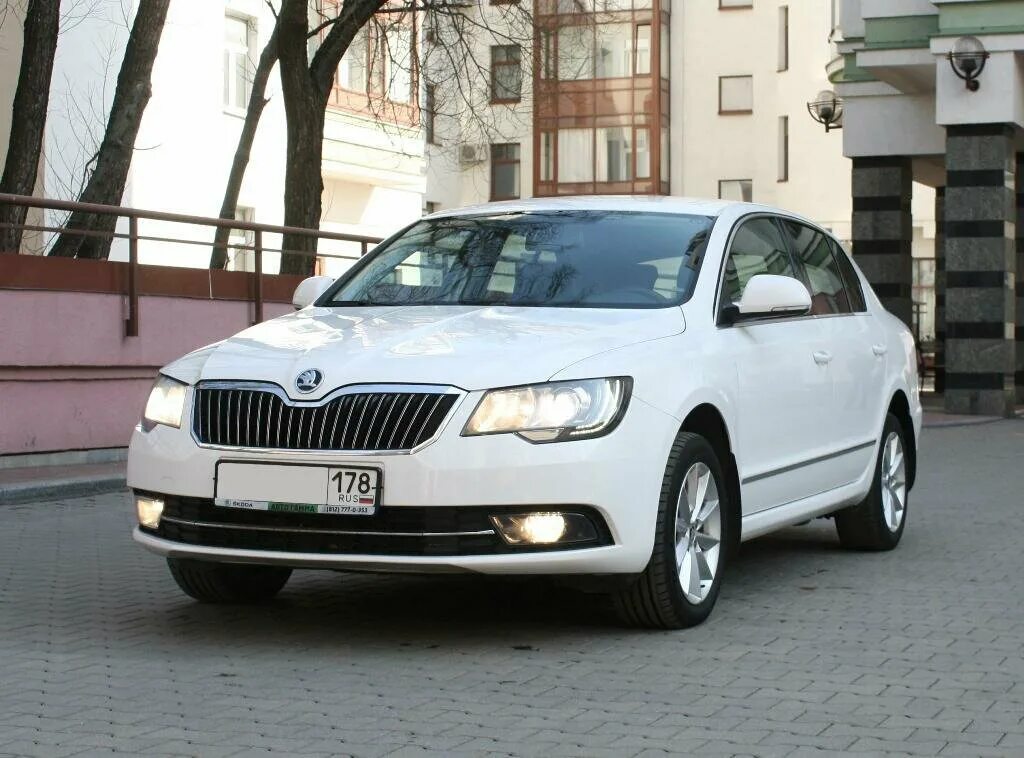 Skoda superb combi. Skoda superb combi 2013. шкода superb 2013. шкода суперб 2013 год. шкода суперб 2013.