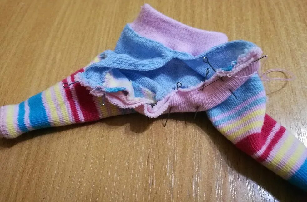 Как сделать одежду из носка. Кукла из носка. одежда для куклы из носка.