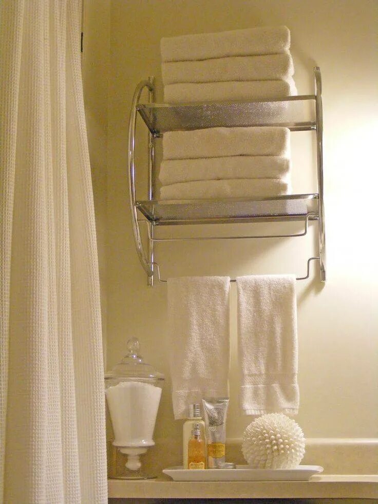 Высота полотенец в ванной. Полка для полотенец в ванную. Полочка в ванну для полотенец. Полки для хранения полотенец в ванной. Полочка в ванную комнату для хранения полотенец.