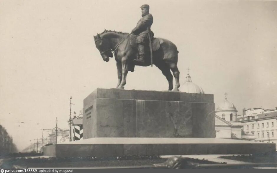 Памятник александру 3 в петербурге. Знаменская площадь и памятник александру. площадь восстания памятник александру iii. памятник александру 3 в петербурге 1909. памятник александру 3 на знаменской площади.
