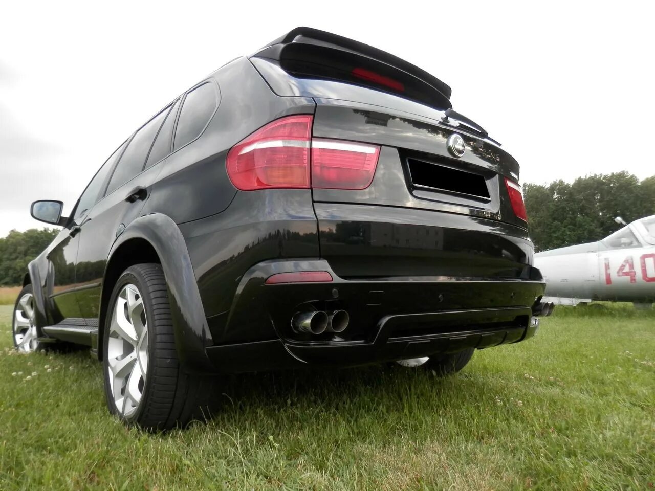 Задний бампер е70. Bmw e70 задний бампер. накладки bmw x5 e70. задний бампер bmw x5 e70 performance. х5 е70 хаманн.