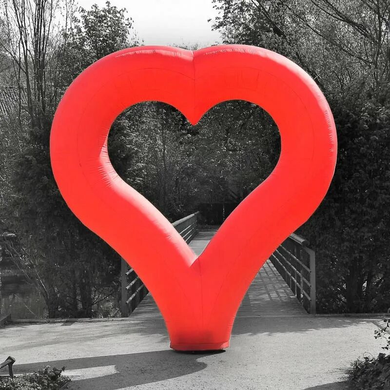 Heart can be. Дизайн поста сердце. макет сердца человека. inflatable giant heart red. парк ёлочки сердце для крышек.