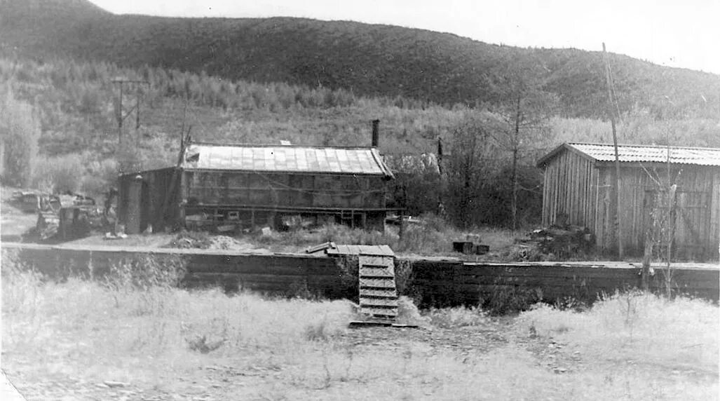 Прииск имени гастелло магаданская. Поселок омчак. Марины расковой. Поселок имени гастелло магаданская. Гастелло тенькинский район магаданской области.