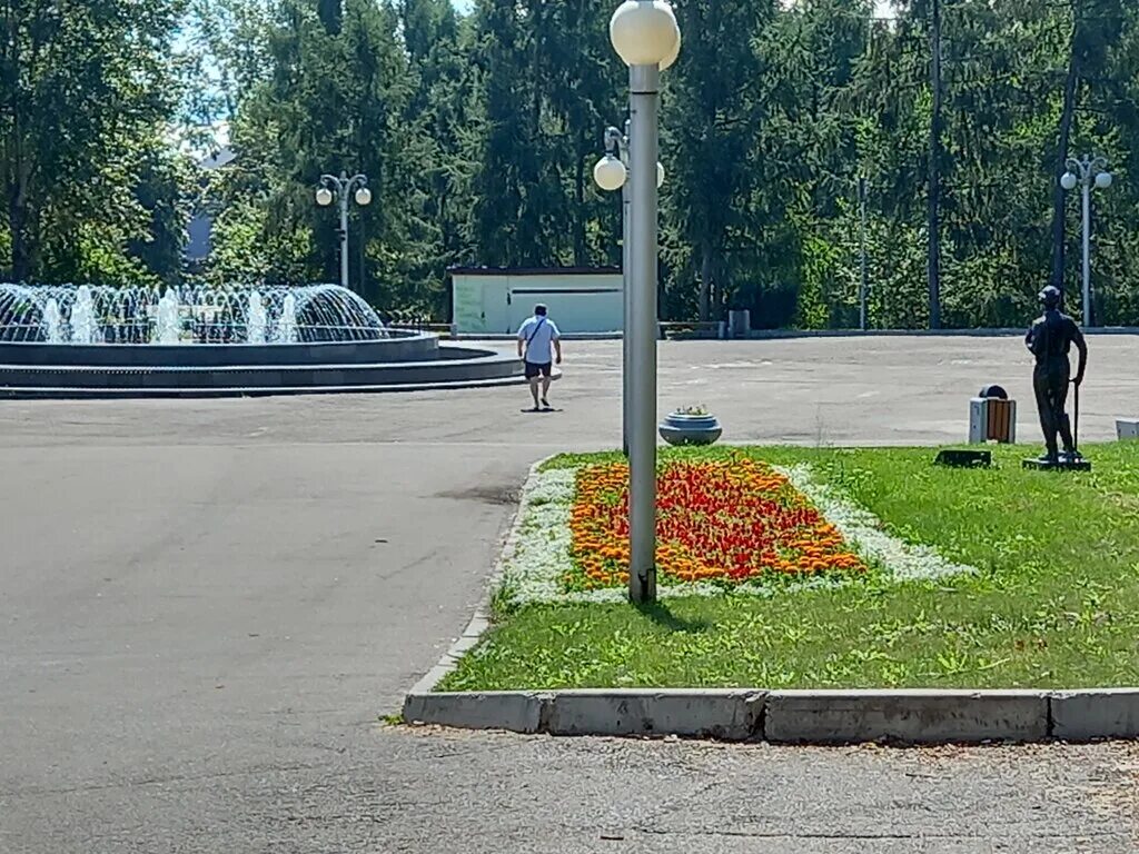 Парк культуры 1 мая. Парк ДК 1 мая Красноярск. Сквер на ДК 1 мая Красноярск. Парк за ДК 1 мая в Красноярске. Красноярск парк ДК 1 мая парк ДК 1 мая.