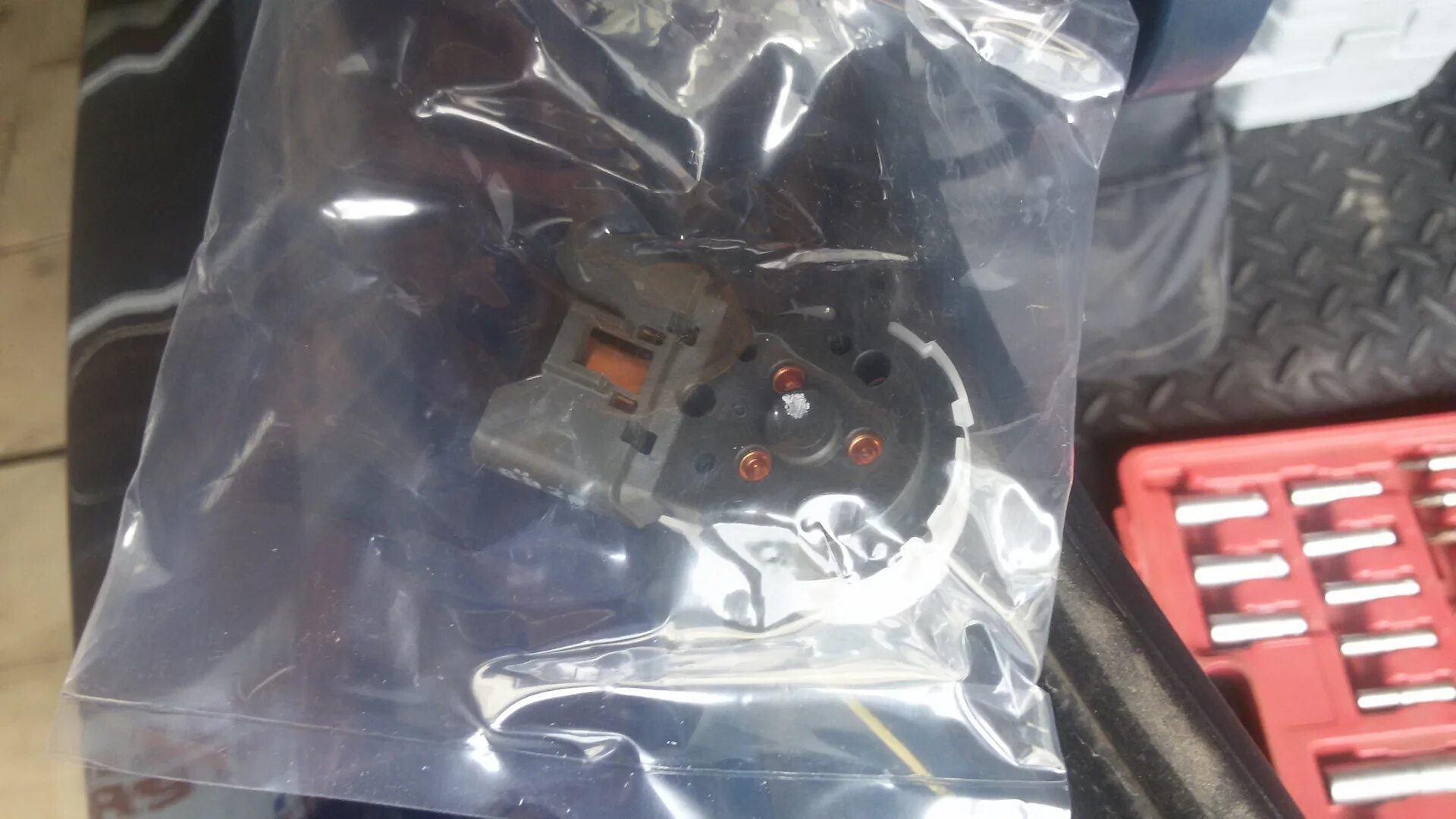 Hyundai/kia : 934900u010 кольцевая контактная группа рулевой колонки[org]. Группа контактная замка зажигания hyundai solaris 1. Контактная группа замка зажигания sonata tagaz артикул. Контактная группа солярис. 93110-1r000.