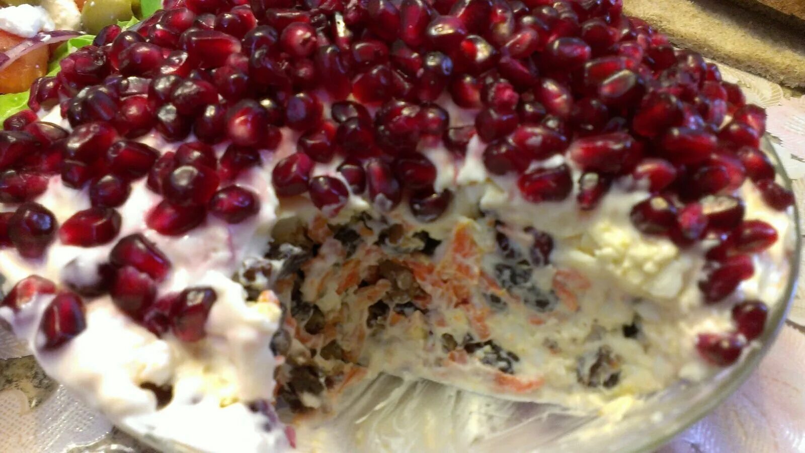 Салат авокадо киви гранат. “дамский каприз” с гранатом и киви. Салат киви гранат. Салат каприз с киви. Салат с киви и гранатом черносливом.