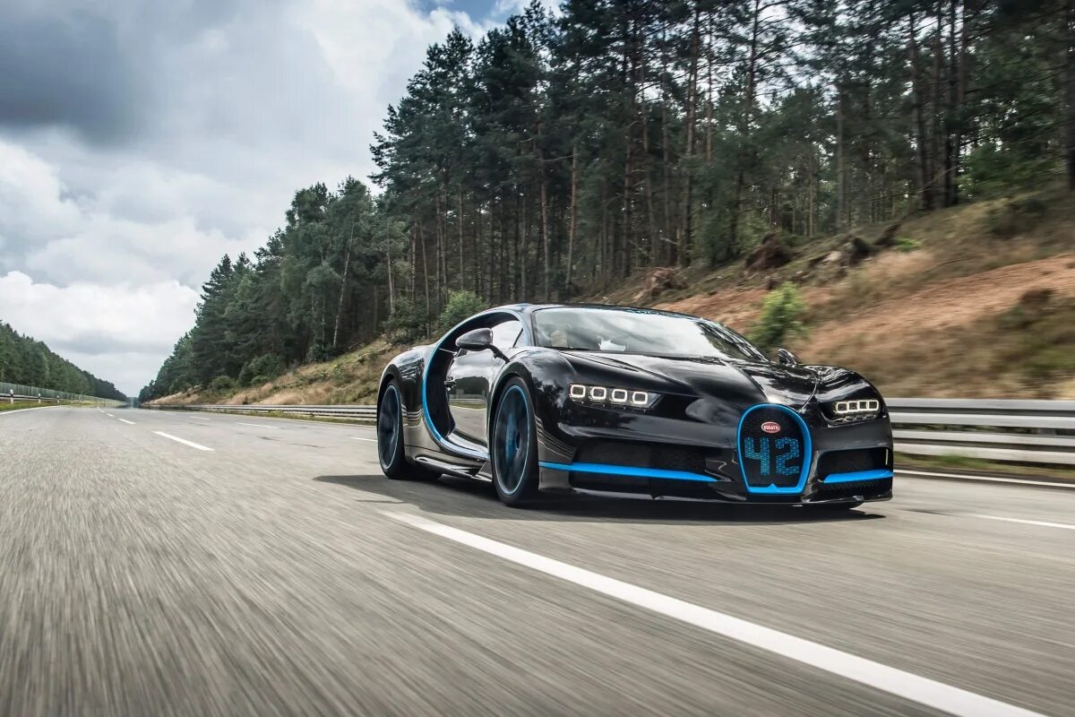 Bugatti chiron скорость. Бугатти ЧИРОН. Бугатти Шерон. Бугатти Шерон спорт. Bugatti Chiron super Sport 2021.