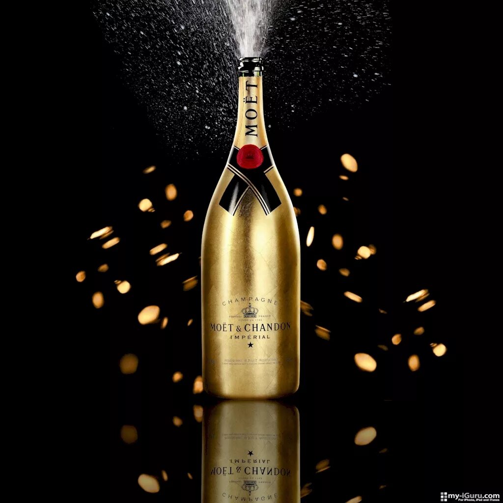 Шампанское. Золотая бутылка шампанского. Шампанское в золотой бутылке. Шампанское реклама.