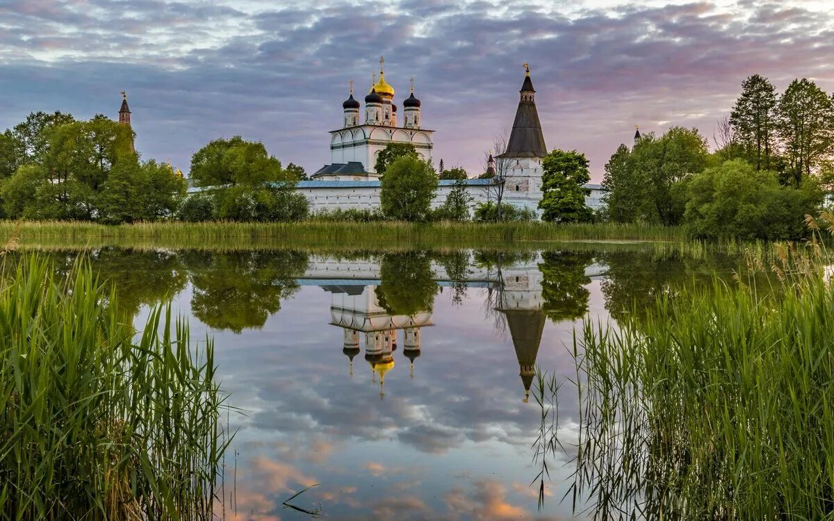 Иосифо-Волоцкий монастырь. Монастырь Иосифо Волоцкий монастырь. Волоколамск монастырь Иосифа Волоцкого. Теряево Успенский Иосифо-Волоцкий монастырь. Города россии на реках и озерах