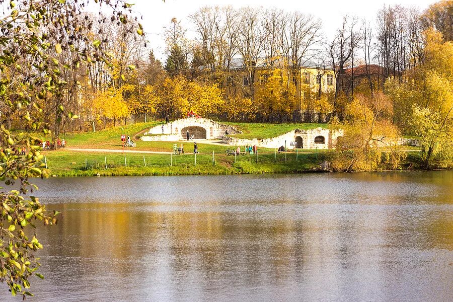 Парк Кузьминки пруды. Грот Кузьминки. Кузьминский лесопарк. Кузьминки парк 1 пруд. Парк кузьминки сайт