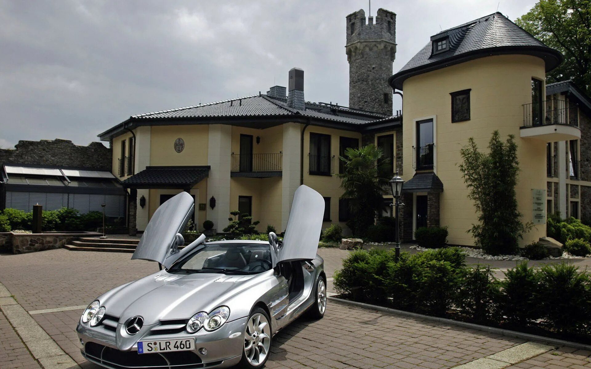 Самая богатая картинка. Mercedes-Benz SLR MCLAREN. Мерседес SLR MCLAREN. Мерседес Бенц СЛР Макларен. Mercedes SLR 1990.