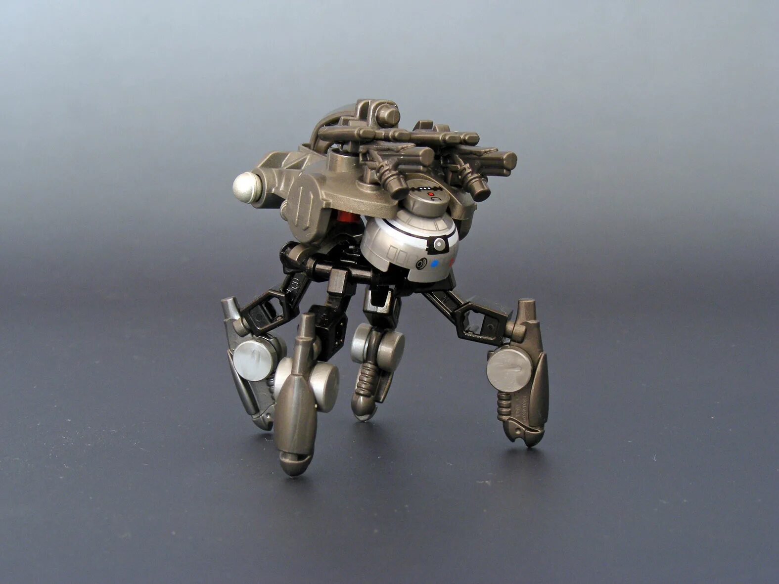 Металлический конструктор. Игрушки metal. Игрушки metal. Металлическая модель железный человек. Робот из болтов и гаек.