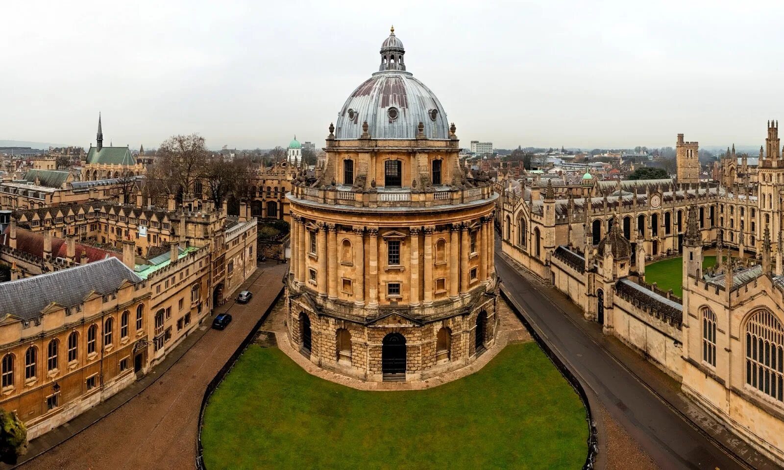 Ротонда рэдклиффа в оксфорде. Politics oxford. Сити-оф-оксфорд университет. Оксфорд университет. Oxford essential dictionary.