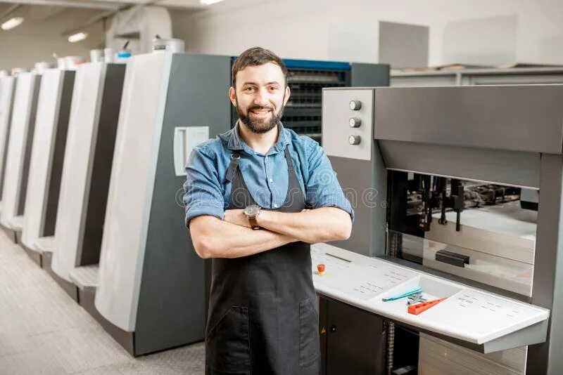 Print оператор. Типограф профессия. портрет типографа. оператор принт. типограф фото человек.