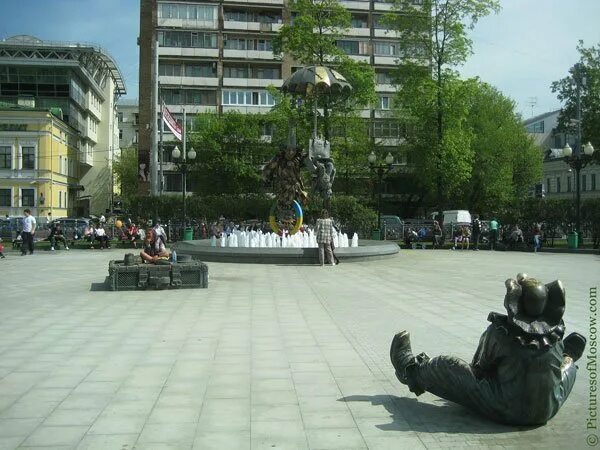Цветной бульвар москва сверху. Почему цветной бульвар так называется. Цветной бульвар москва видео. Цветной бульвар фото сейчас. Сквер на цветном бульваре.