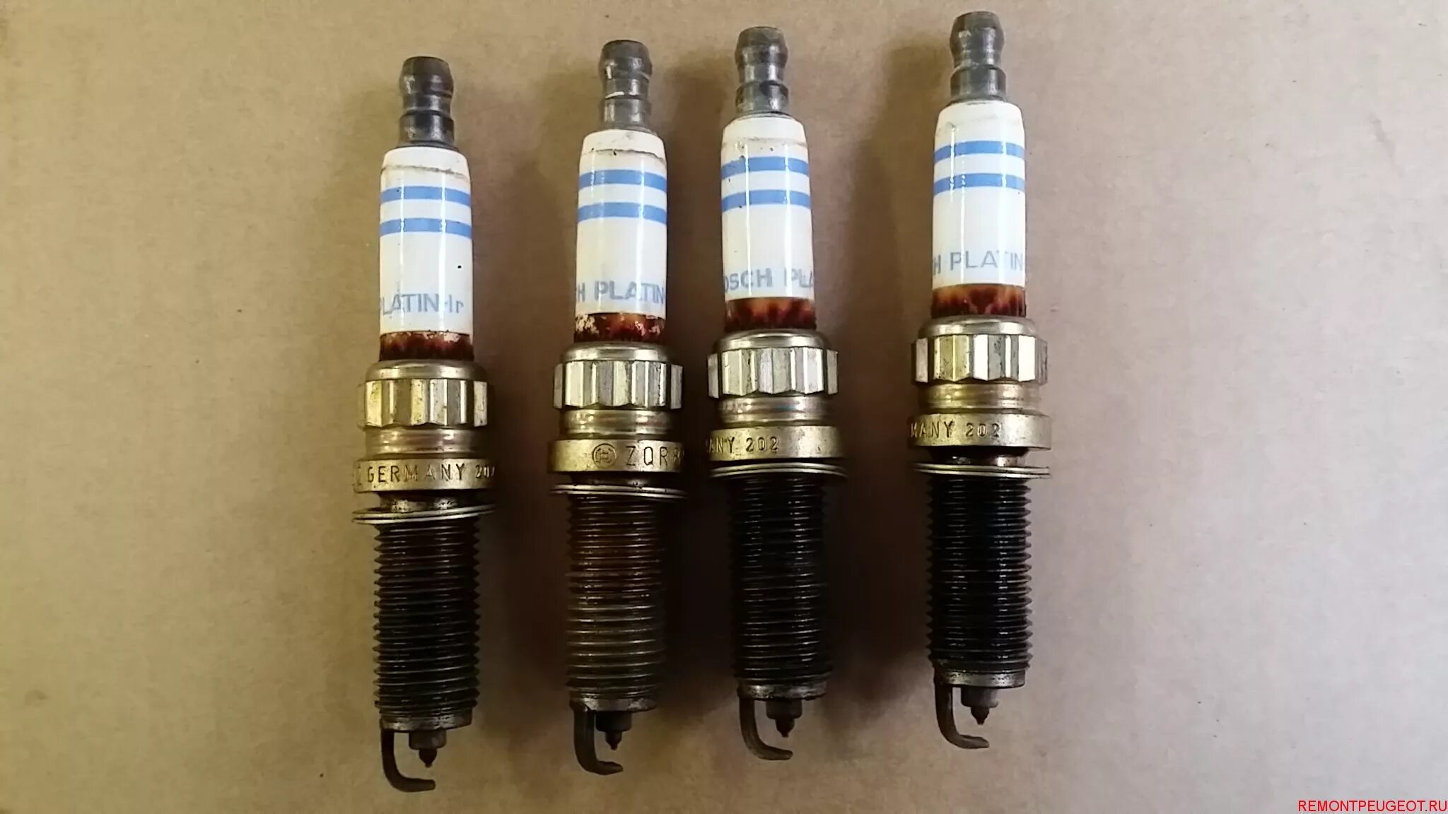 пробило свечу зажигания. пробило свечу зажигания. свеча зажигания ауди a6c4 2. пробой высокого напряжения свечи изолятора. 4.