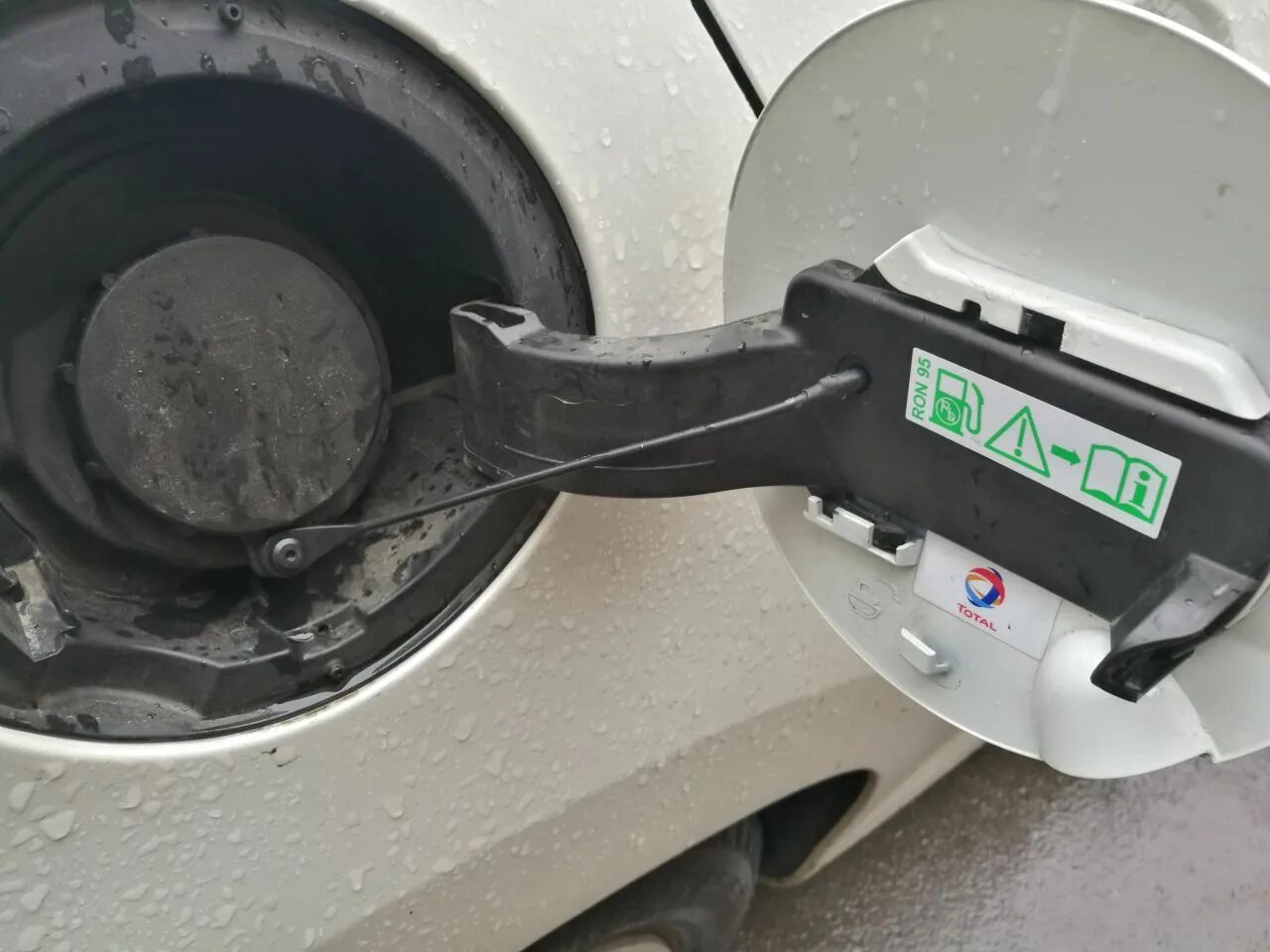 Как снять лючок бензобака шкода октавия а5 для покраски автомобиля - AvtoKar.net
